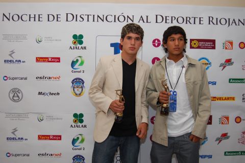 Radio La Red FM-88.1 premi� al f�tbol  riojano