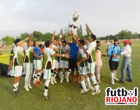 Anguin�n le puso broche de campe�n-brillante 