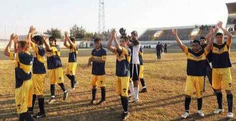 Rioja sac� ventaja ante un tibio Estudiantes