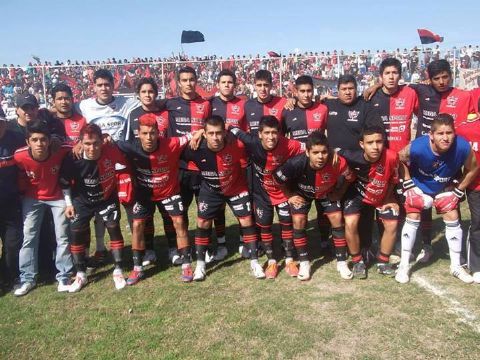 Andino bicampe�n del f�tbol riojano 2013