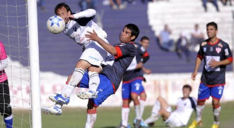 Independiente se durmi� y festej� Juniors por 2-1