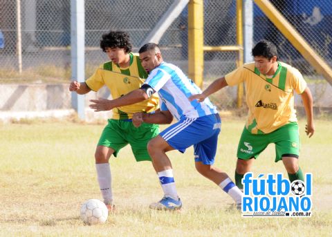 Racing lo resolvi� con facilidad ante Alianza 